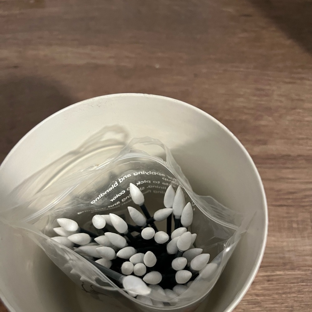 Floral Patterned container - Picture 5 of 5